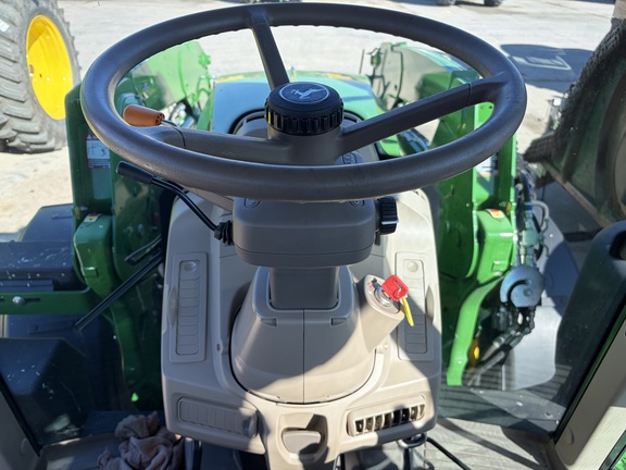 2023 John Deere 6140M (3rd thumbnail)