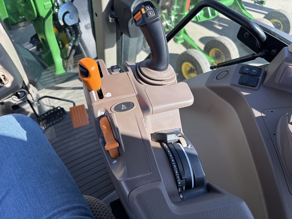 2023 John Deere 6140M (4th thumbnail)