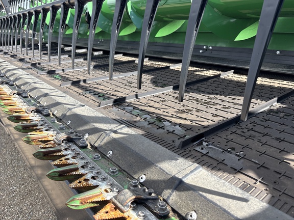 Used 2025 John Deere HDR 40 Combine Platforms at Horizon Ag & Turf in Lloydminster, AB - Photo5