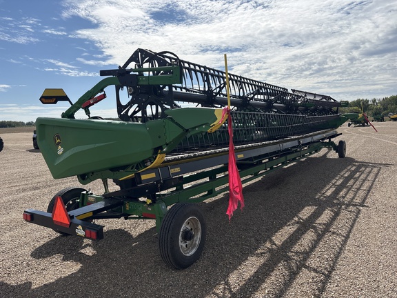 Used 2025 John Deere HDR 40 Combine Platforms at Horizon Ag & Turf in Lloydminster, AB - Photo2