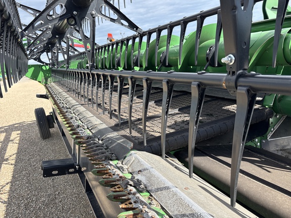 Used 2025 John Deere HDR 40 Combine Platforms at Horizon Ag & Turf in Lloydminster, AB - Photo9
