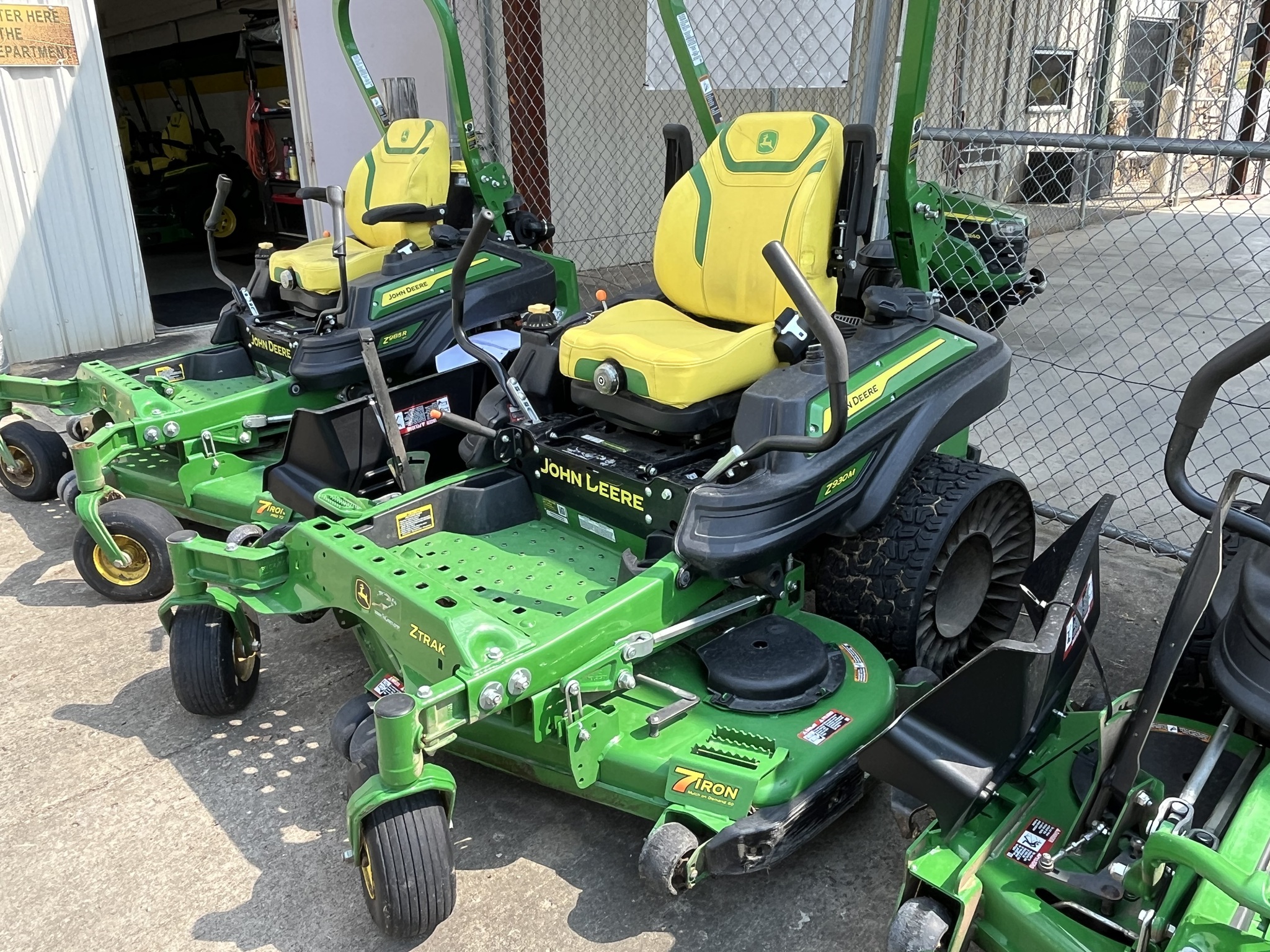 2025 John Deere Z930M