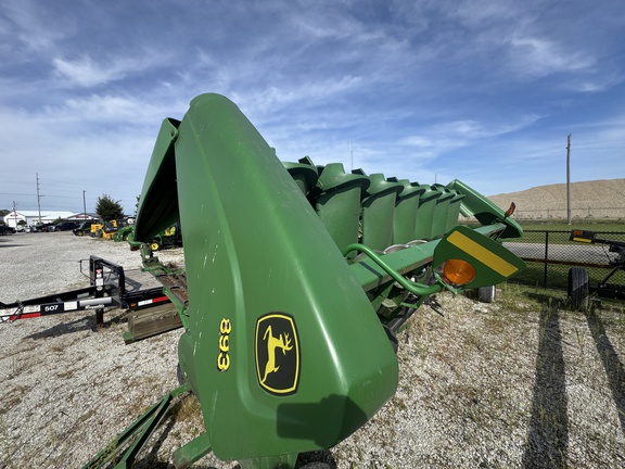 2007 John-Deere 893