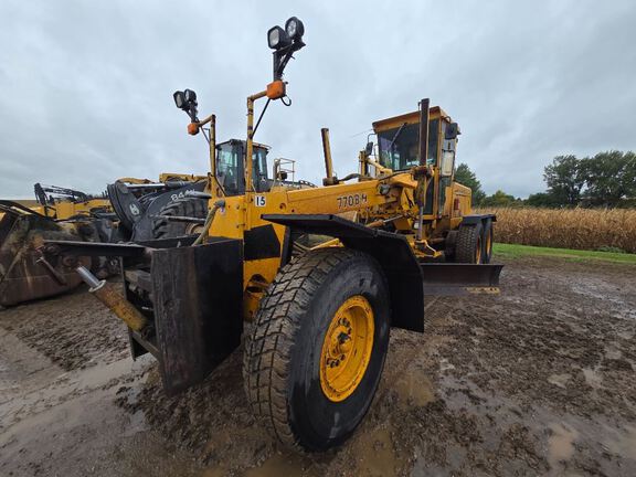 Photo of 1991 John Deere 770BH
