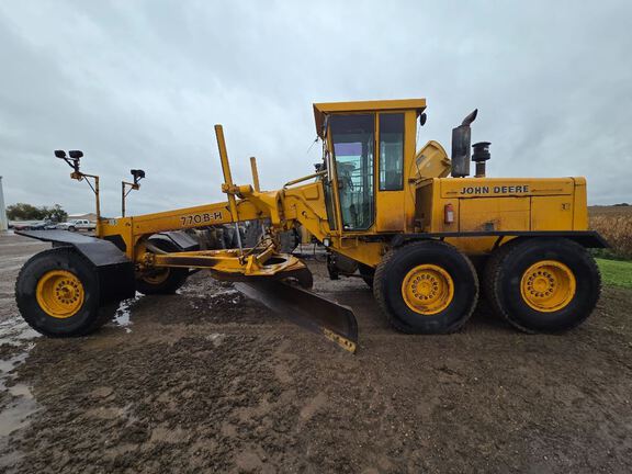 1991 John Deere 770BH