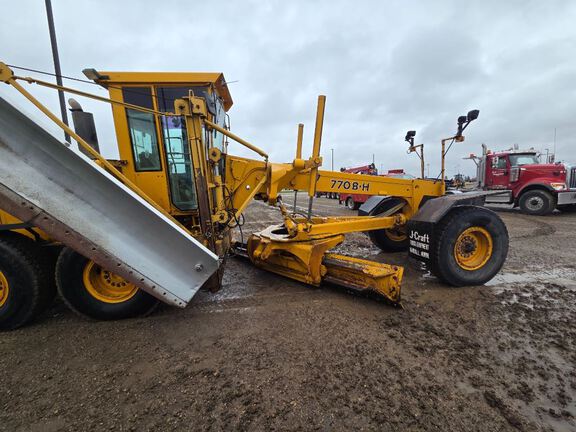 1991 John Deere 770BH