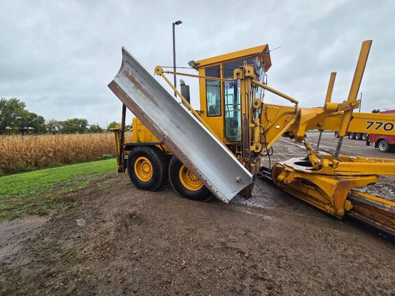 1991 John Deere 770BH