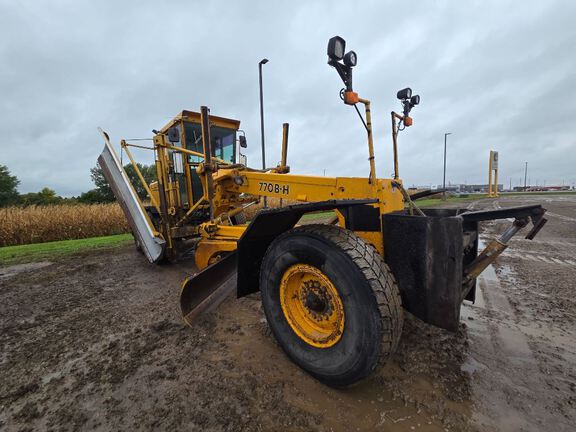1991 John Deere 770BH