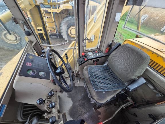 1991 John Deere 770BH