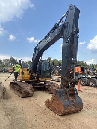 Photo of 2023 John Deere 210G LC