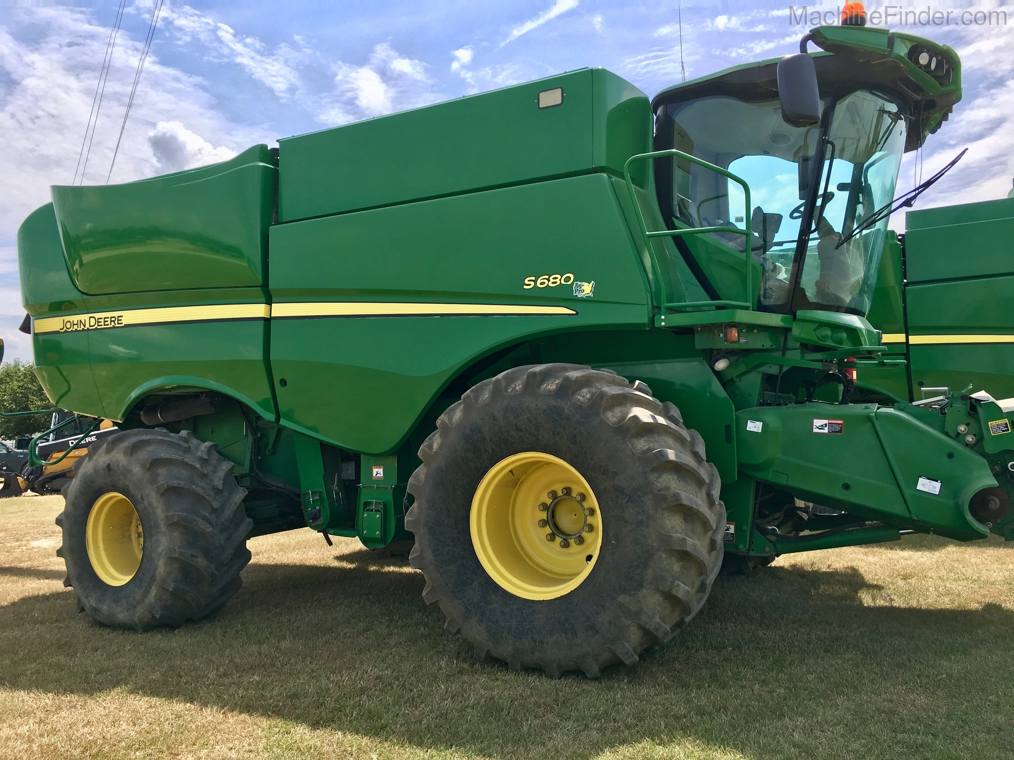 2013 John Deere S680 Image 2