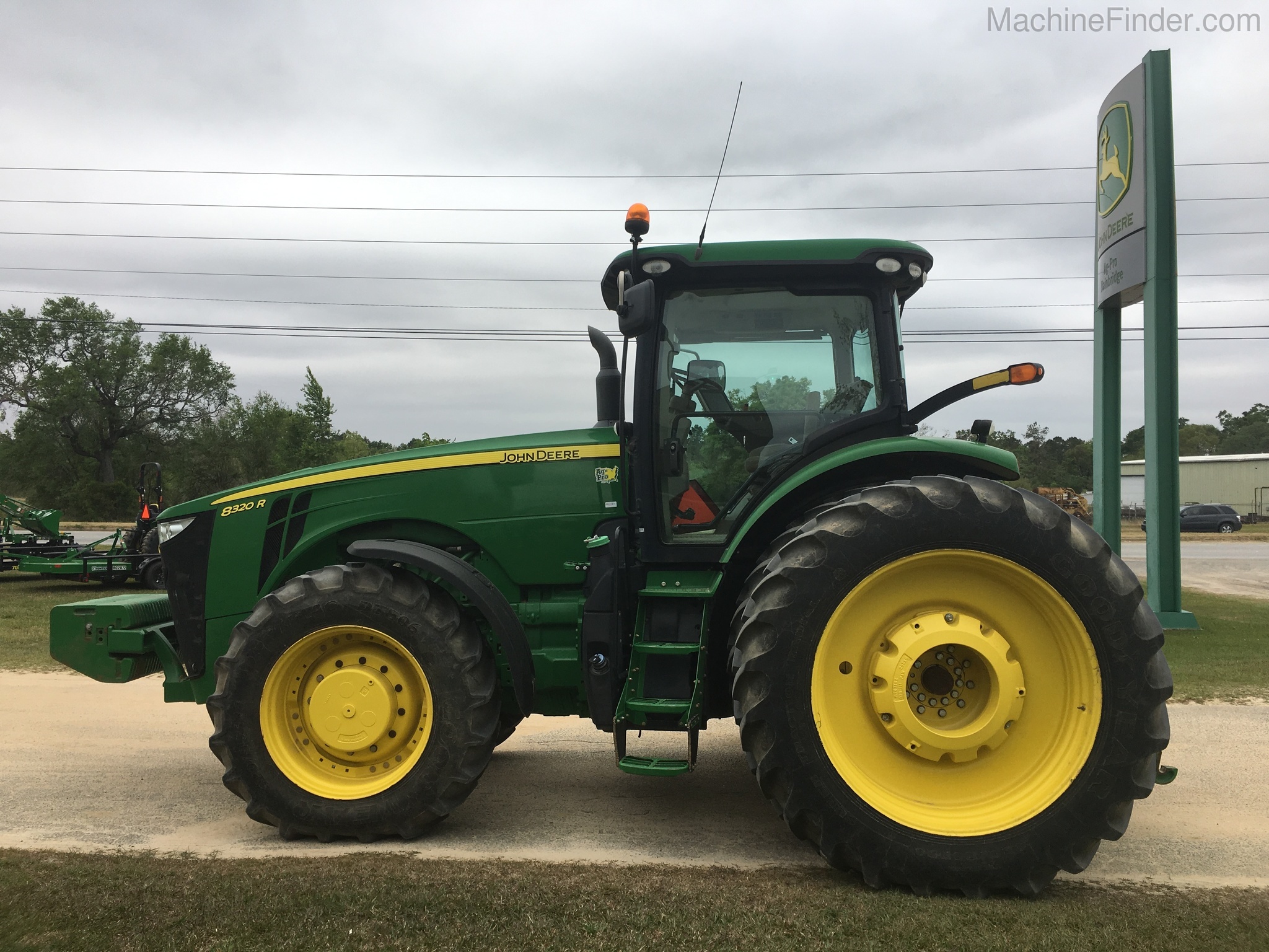 2014 John Deere 8320R Image 5