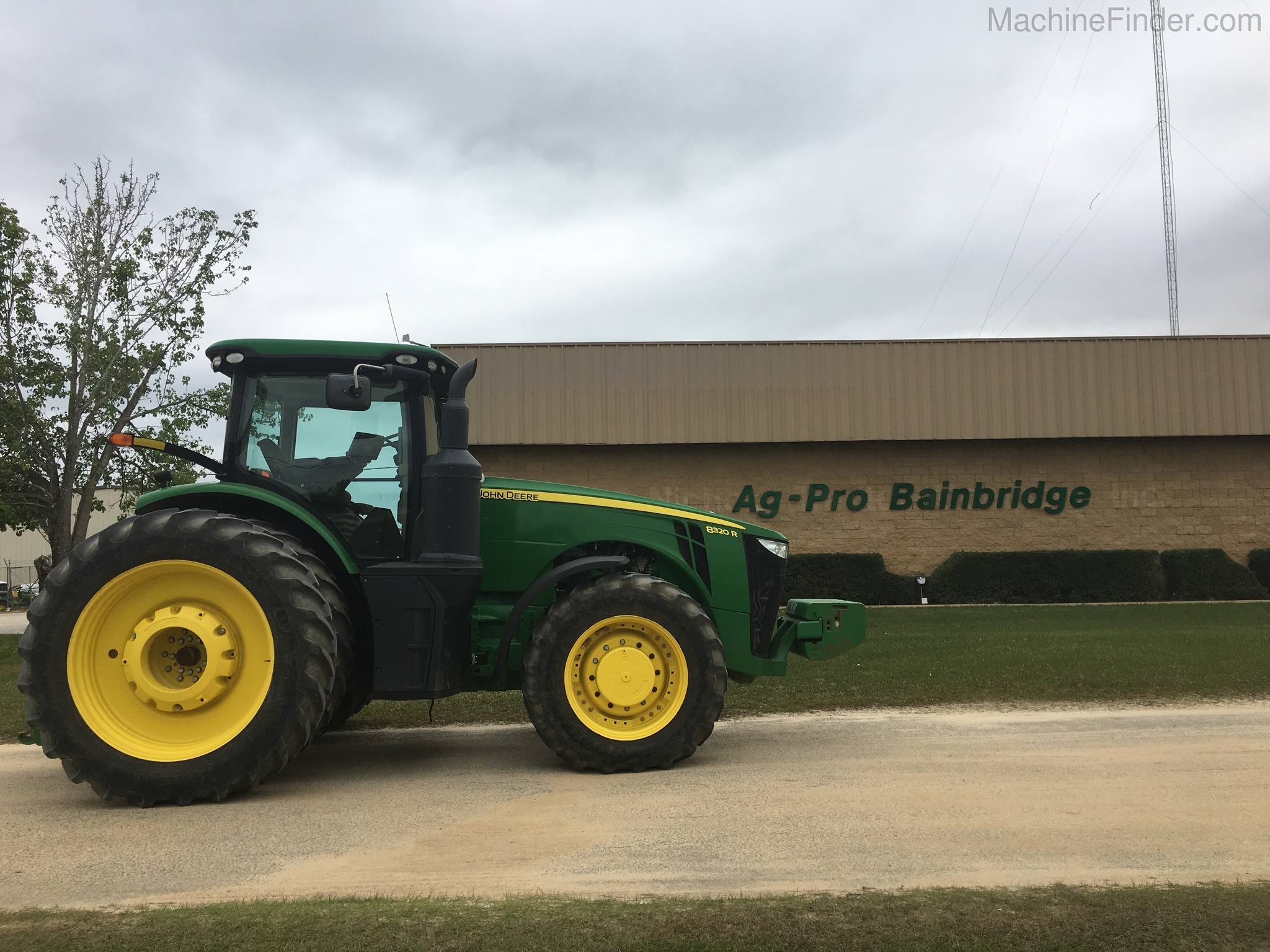 2014 John Deere 8320R Image 10