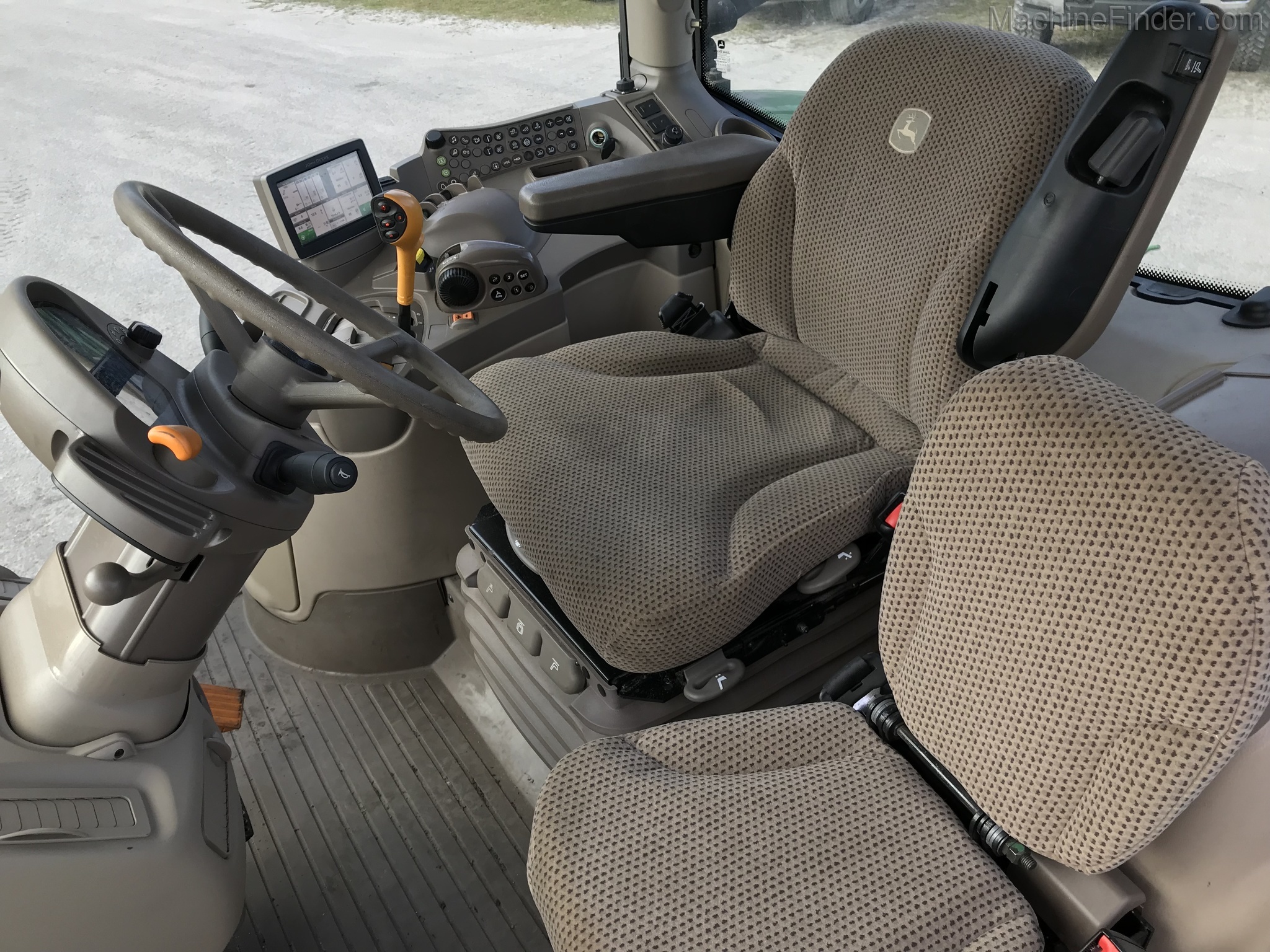 2016 John Deere 6175R Image 8