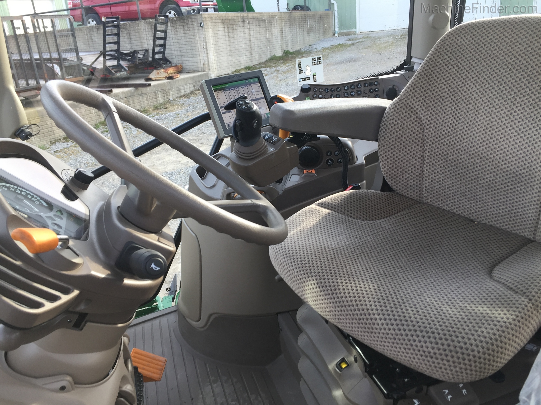 2019 John Deere 6130R Image 30