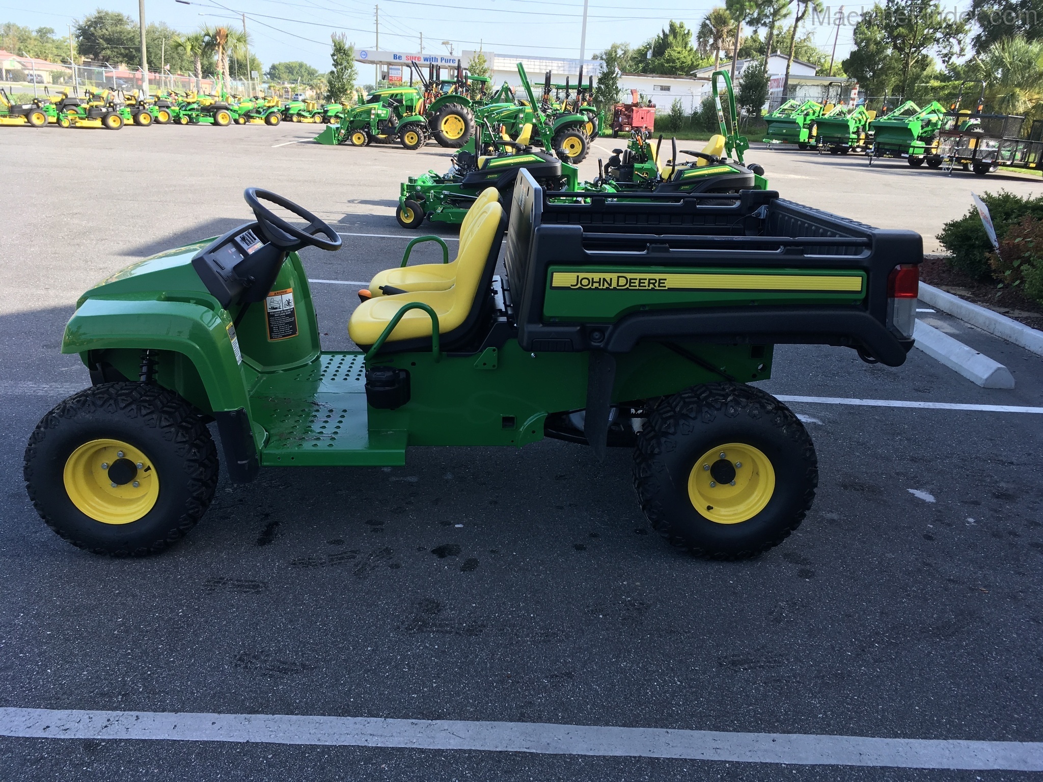 2020 John Deere TX Gator 4x2 Image 4