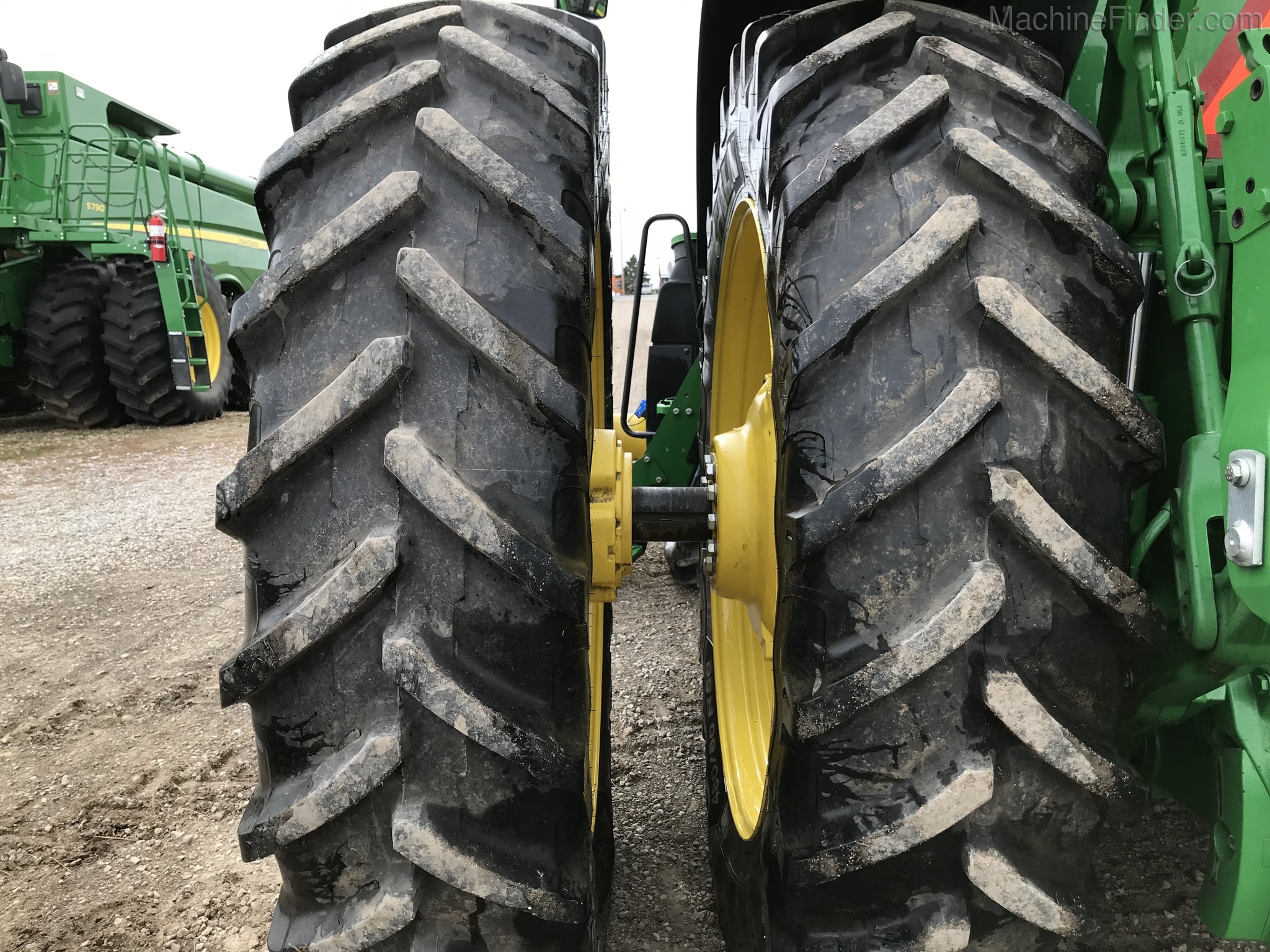 2019 John Deere 8295R Image 16
