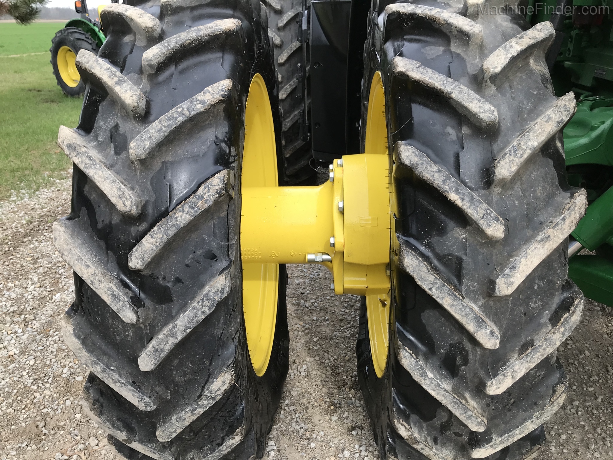 2019 John Deere 8295R Image 18