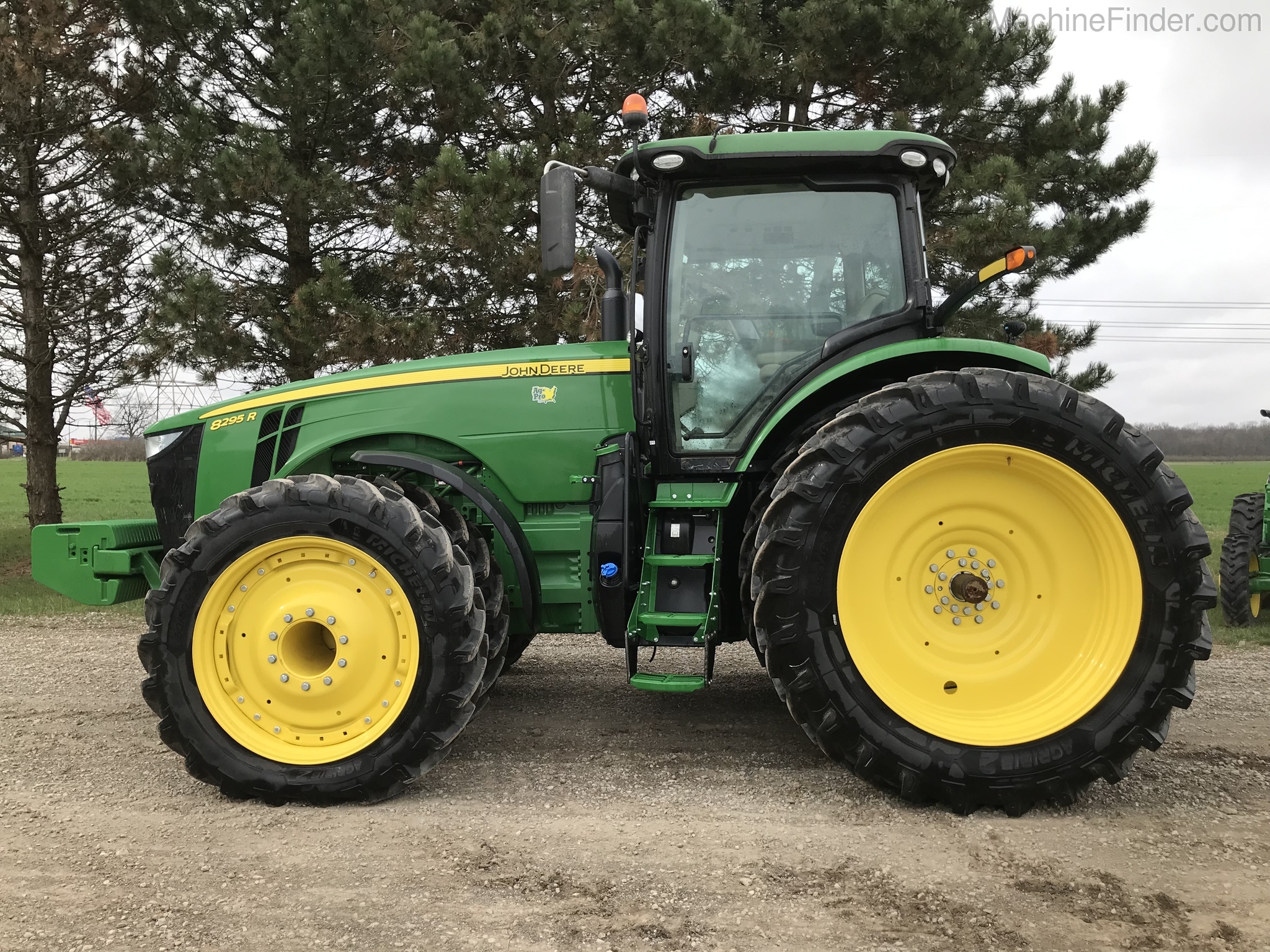 2019 John Deere 8295R Image 1
