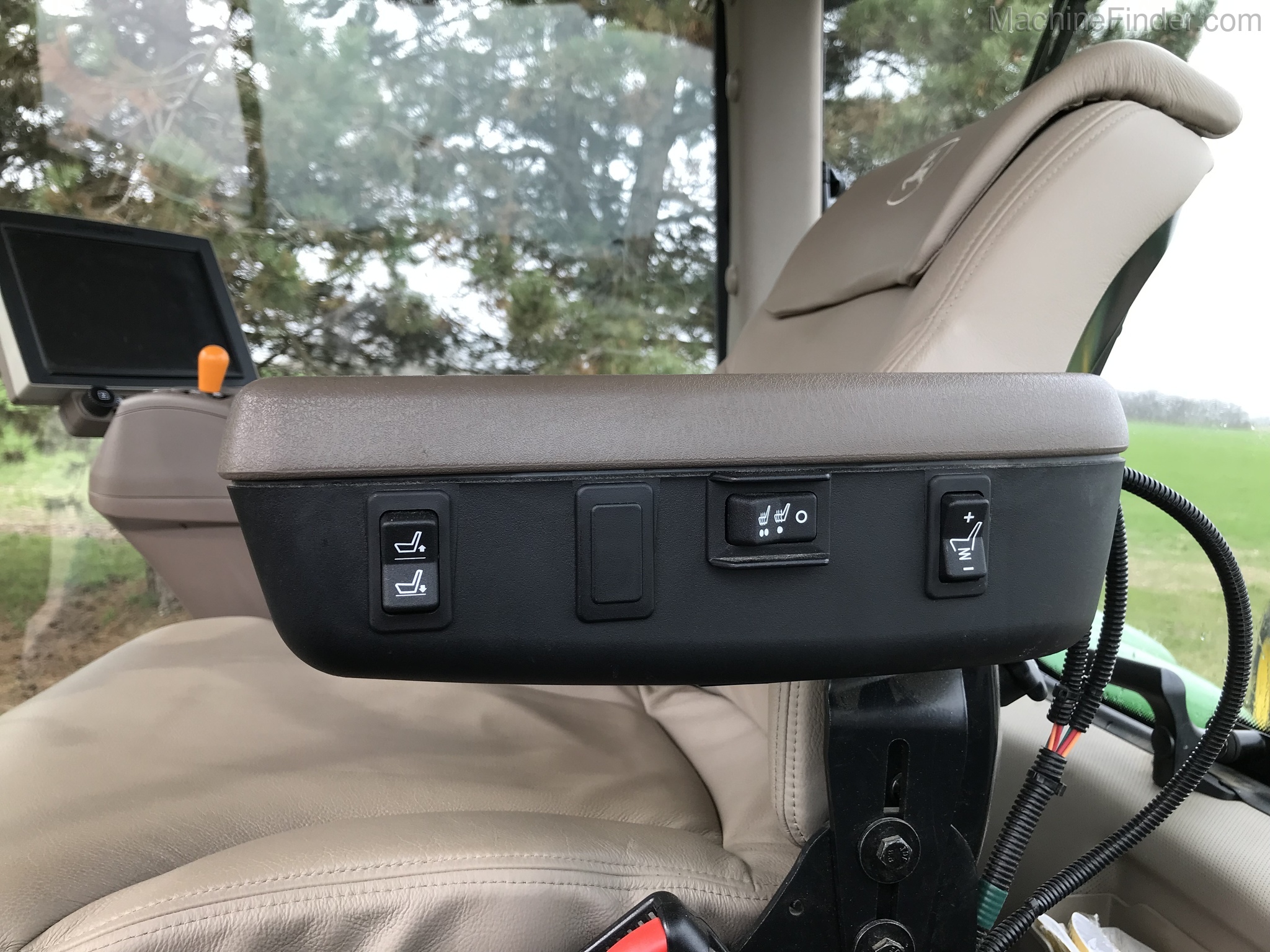 2019 John Deere 8295R Image 25