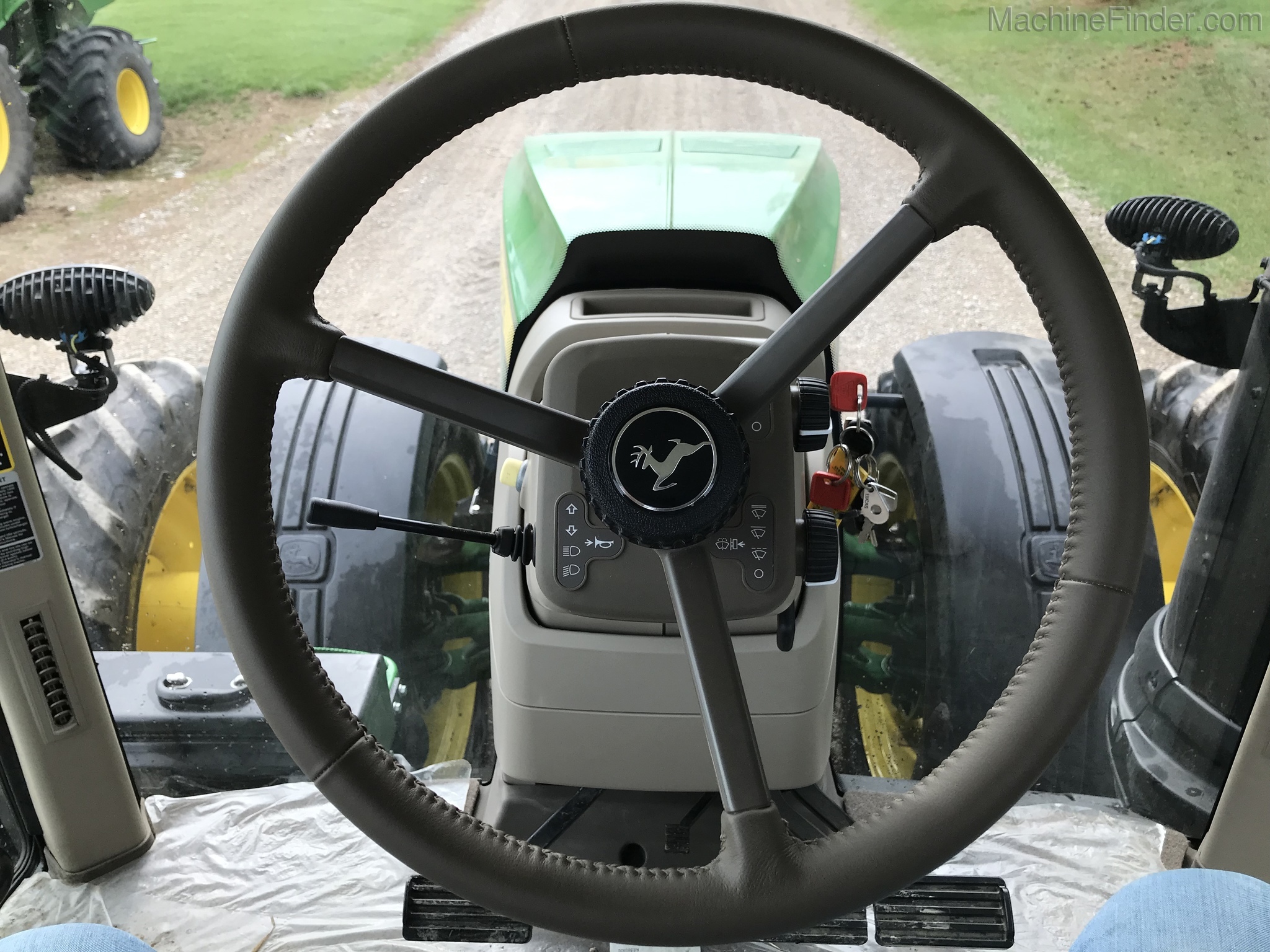 2019 John Deere 8295R Image 33