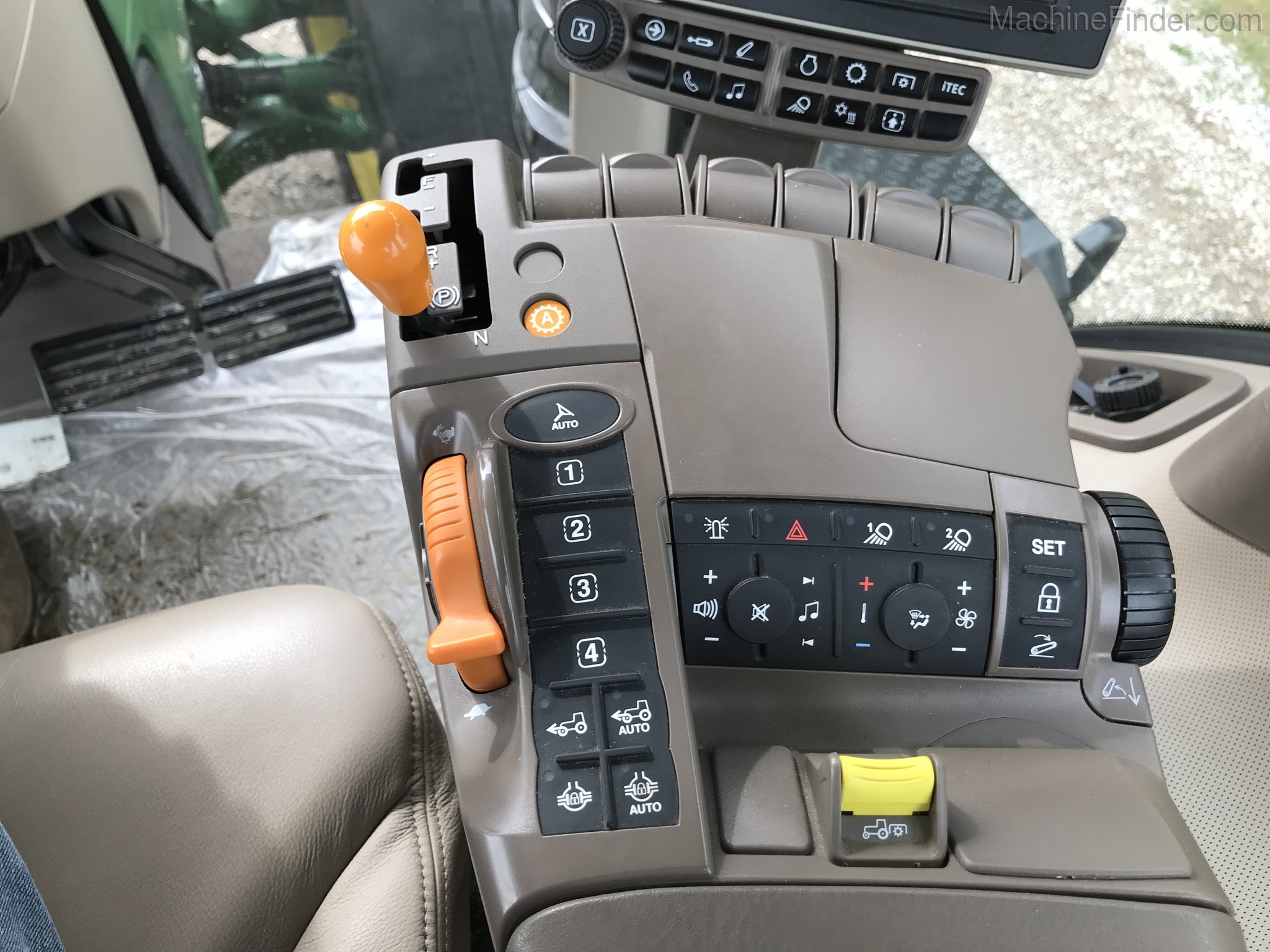 2019 John Deere 8295R Image 27