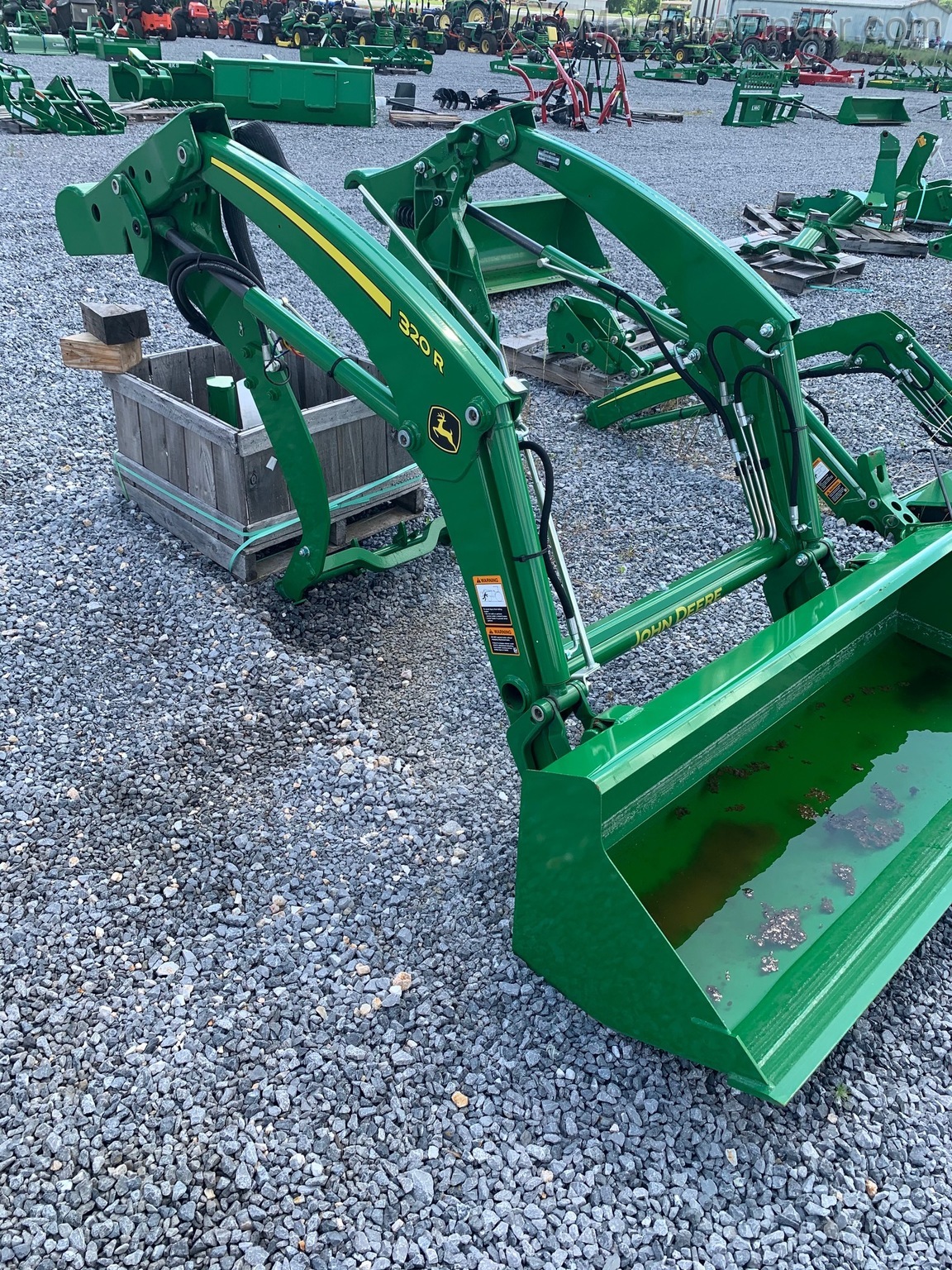 2019 John Deere 320R Image 4