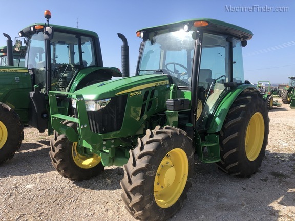 2017 John Deere 5075E Image 1