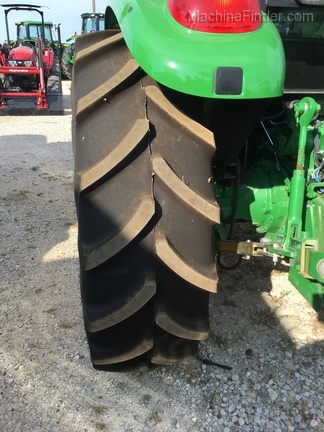 2017 John Deere 5075E Image 4