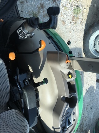 2017 John Deere 5075E Image 7