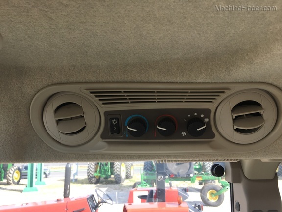 2017 John Deere 5075E Image 9