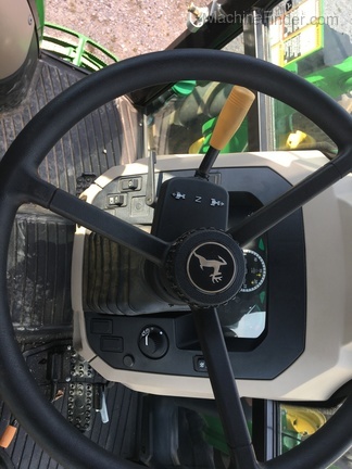 2017 John Deere 5075E Image 10