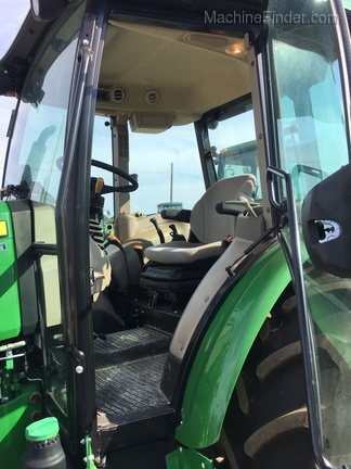 2017 John Deere 5075E Image 5