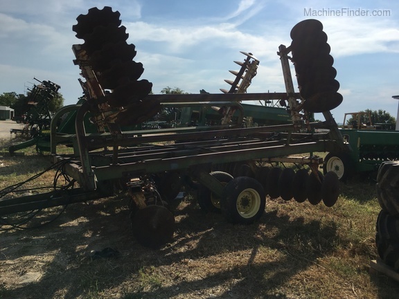 John Deere 230 Image 2