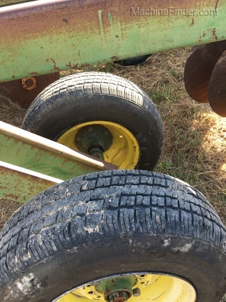 John Deere 230 Image 5
