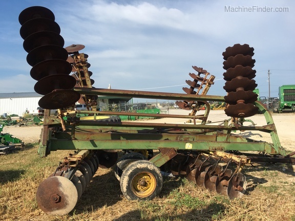 John Deere 230 Image 7