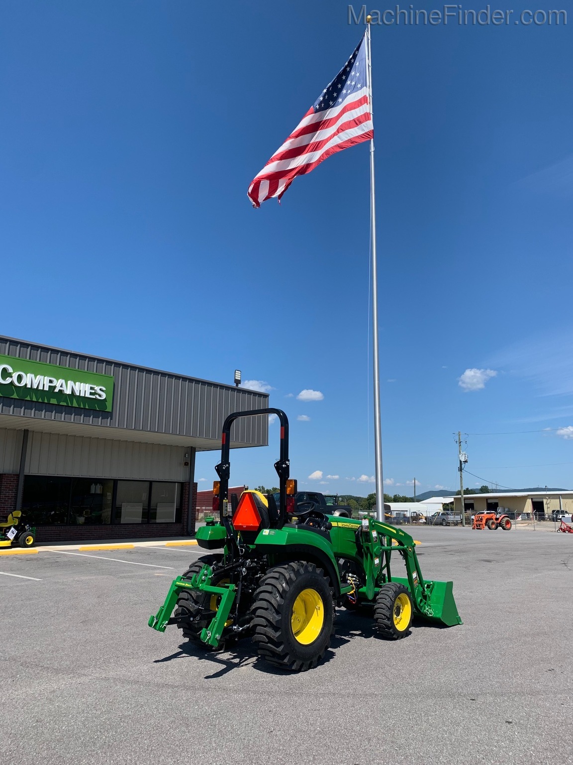 2020 John Deere 2032R Image 6