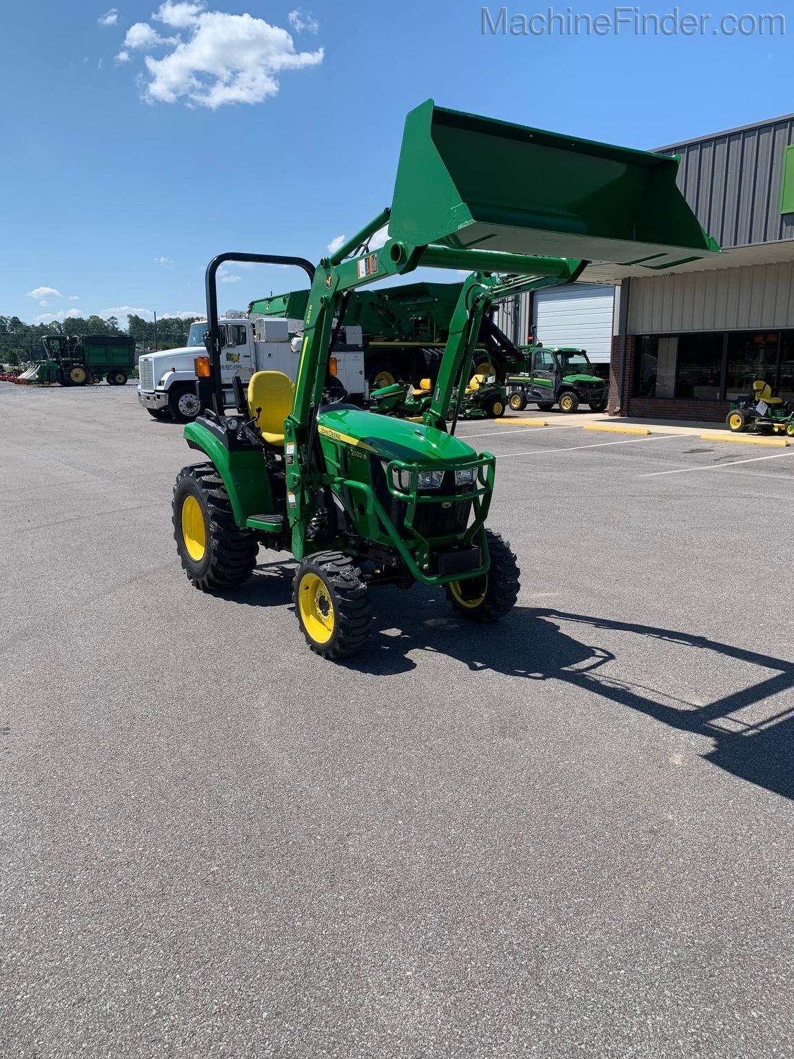 2020 John Deere 2032R Image 4