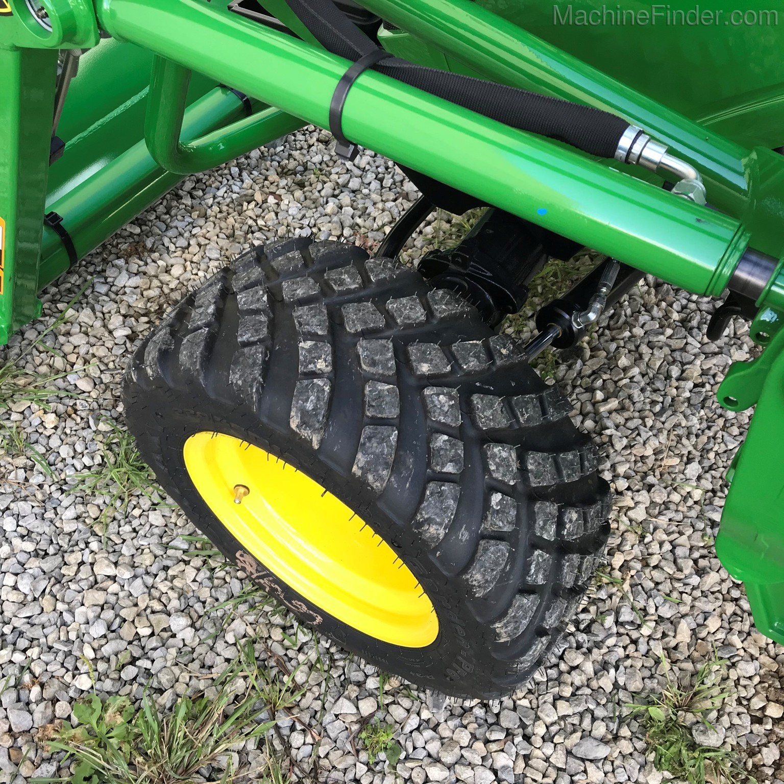 2020 John Deere 2025R Image 9