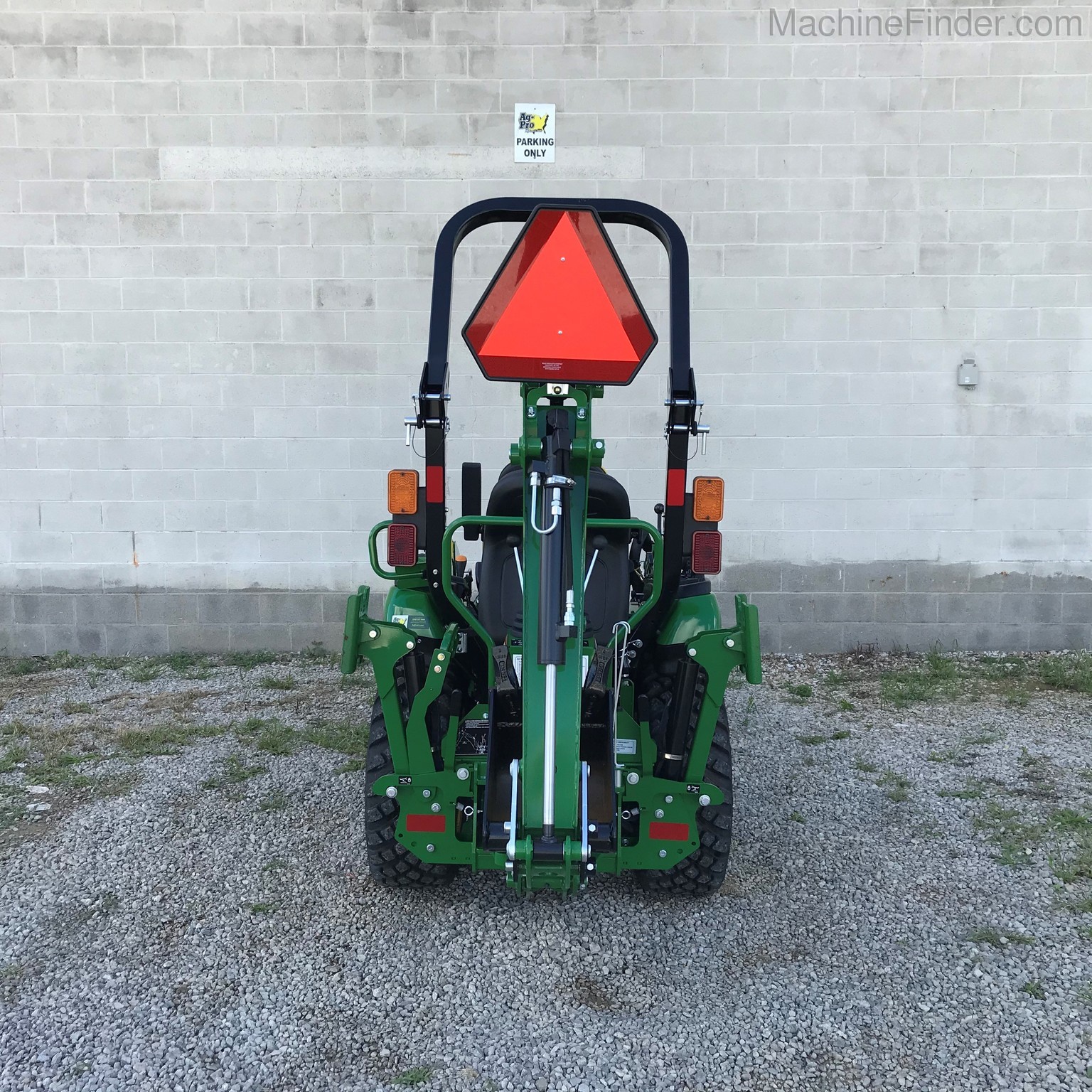 2020 John Deere 2025R Image 8