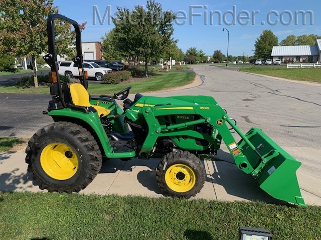 2021 John Deere 3032E Image 3