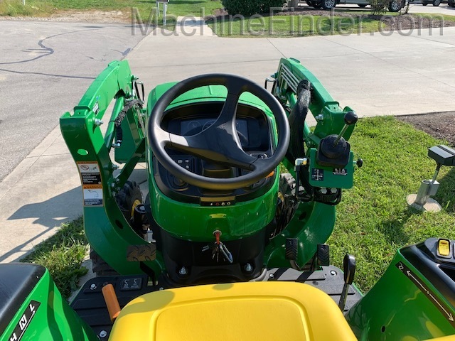 2021 John Deere 3032E Image 5