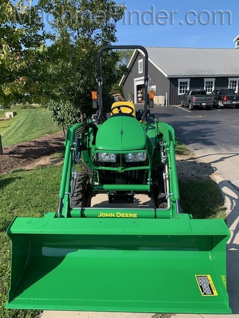 2021 John Deere 3032E Image 2