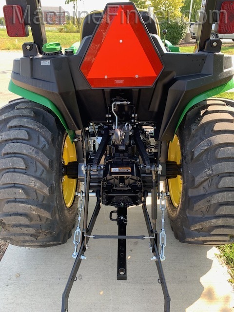 2021 John Deere 3032E Image 4