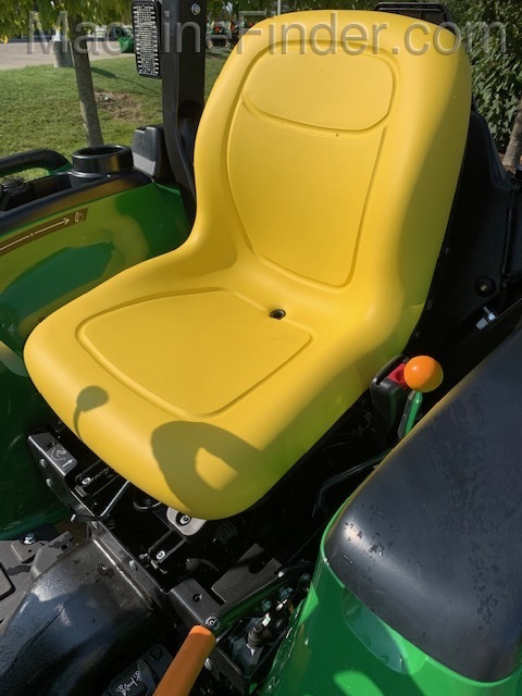 2021 John Deere 3032E Image 6