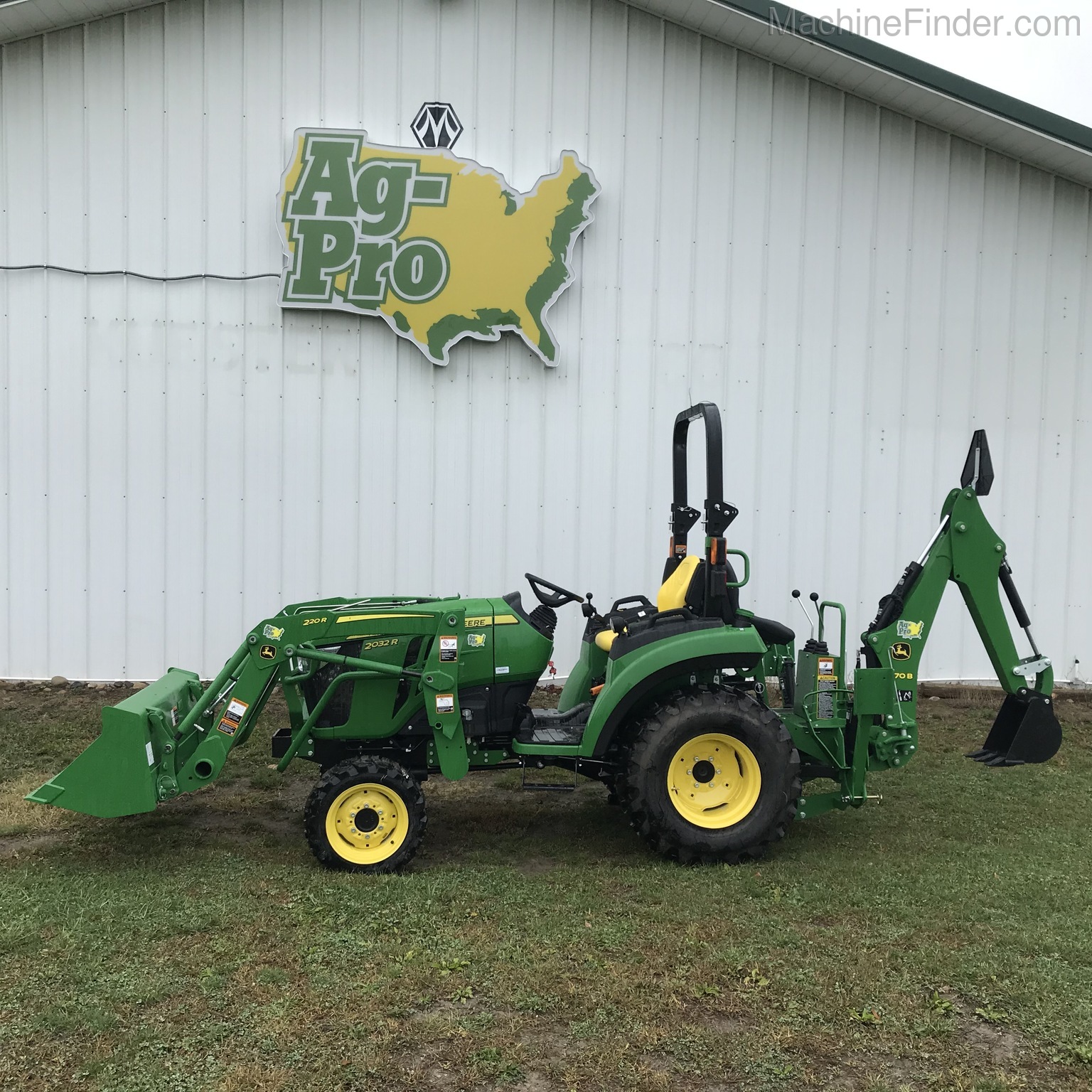 2020 John Deere 2032R Image 1