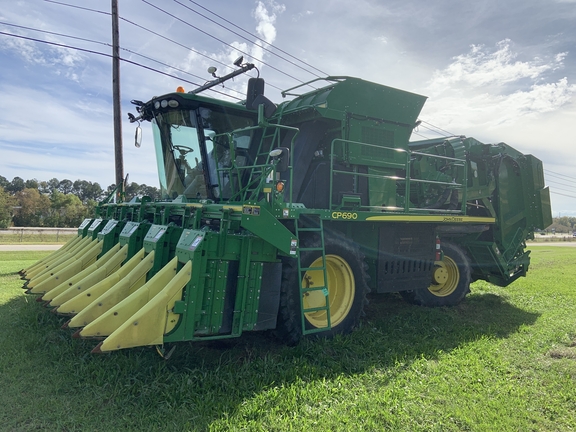 2017 John Deere CP690 Photo 3