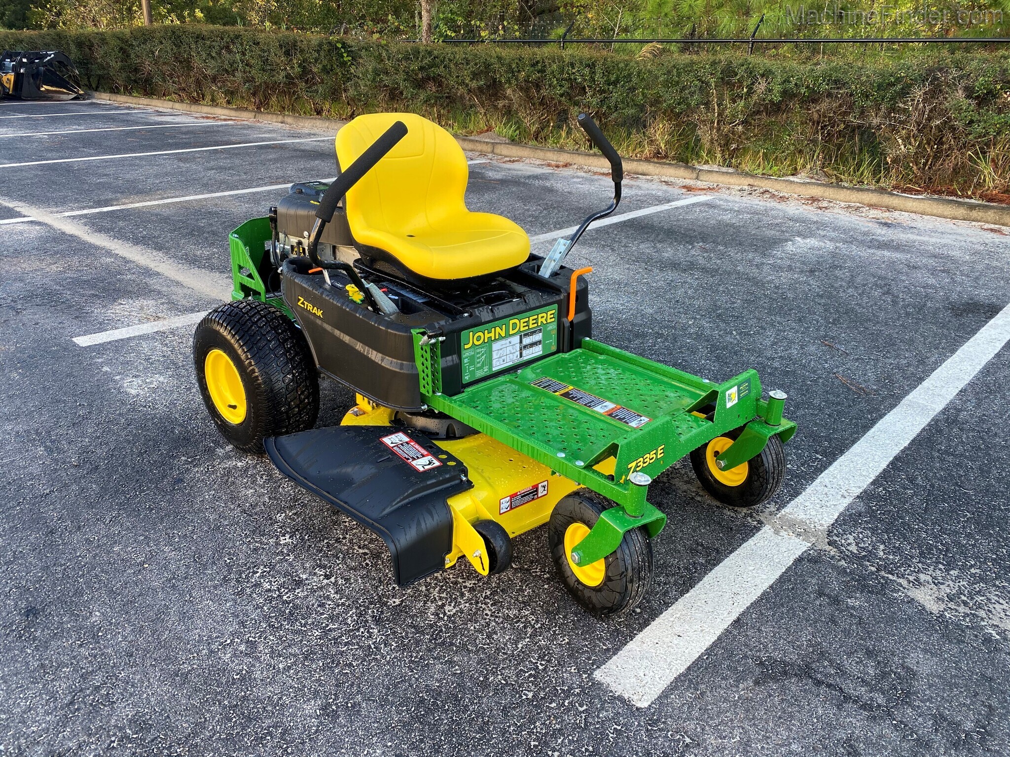 2021 John Deere Z335E Image 4