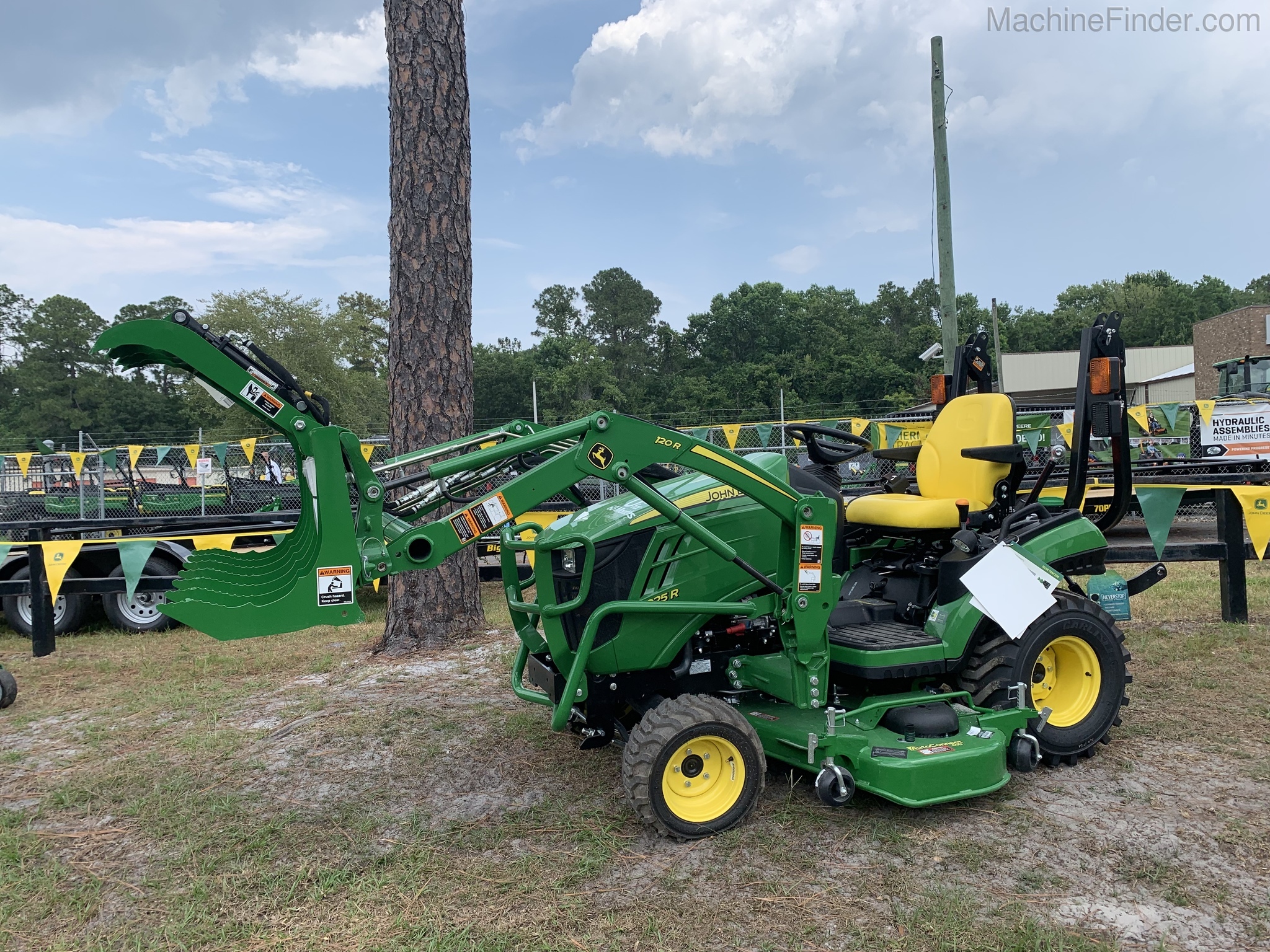 2020 John Deere 1025R Image 1