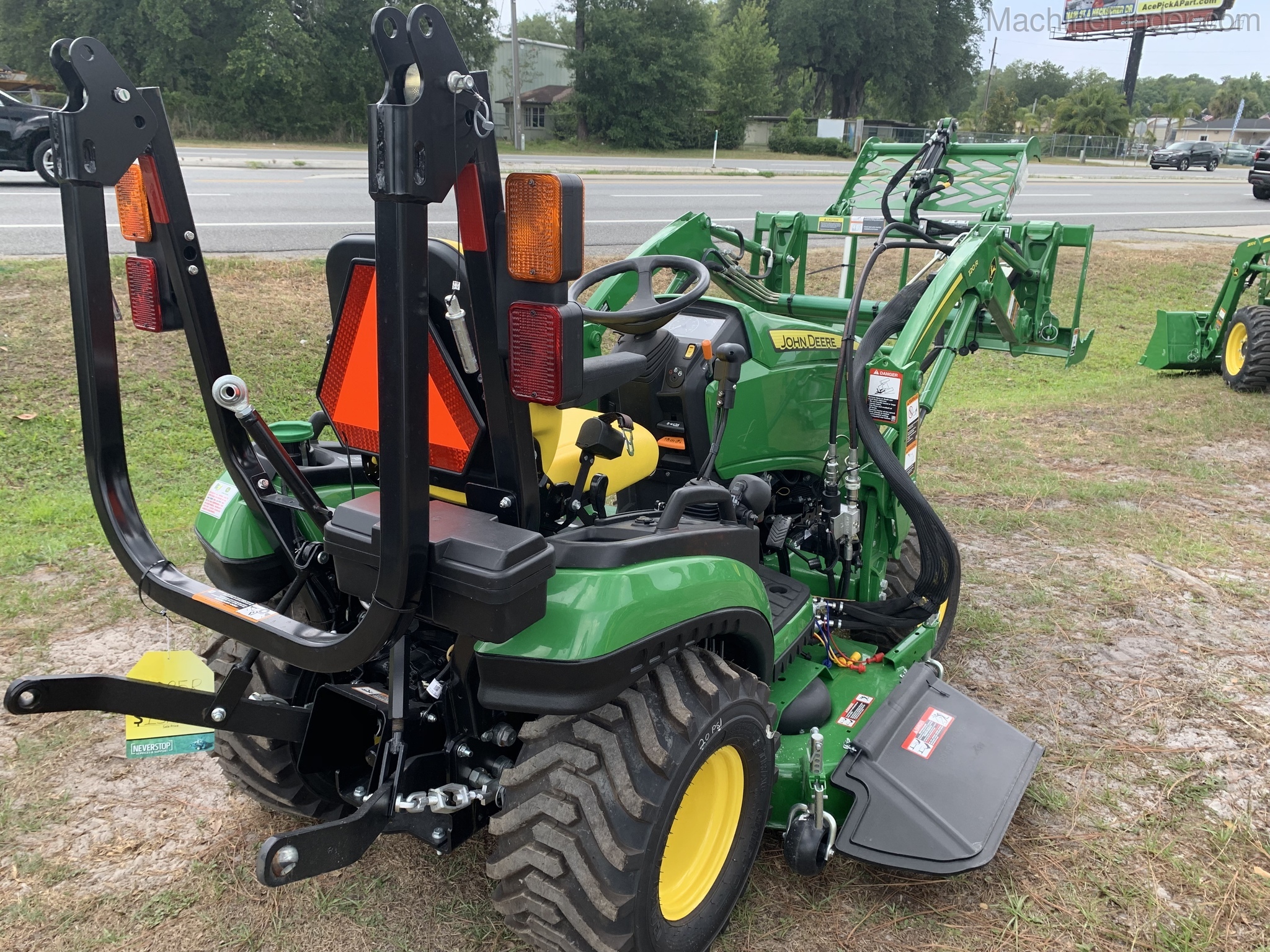 2020 John Deere 1025R Image 4